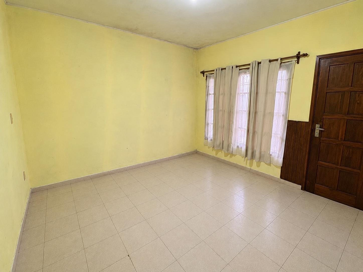 Venta de Casa  con Apartamento de 3 dormitorios en Perez Castellano