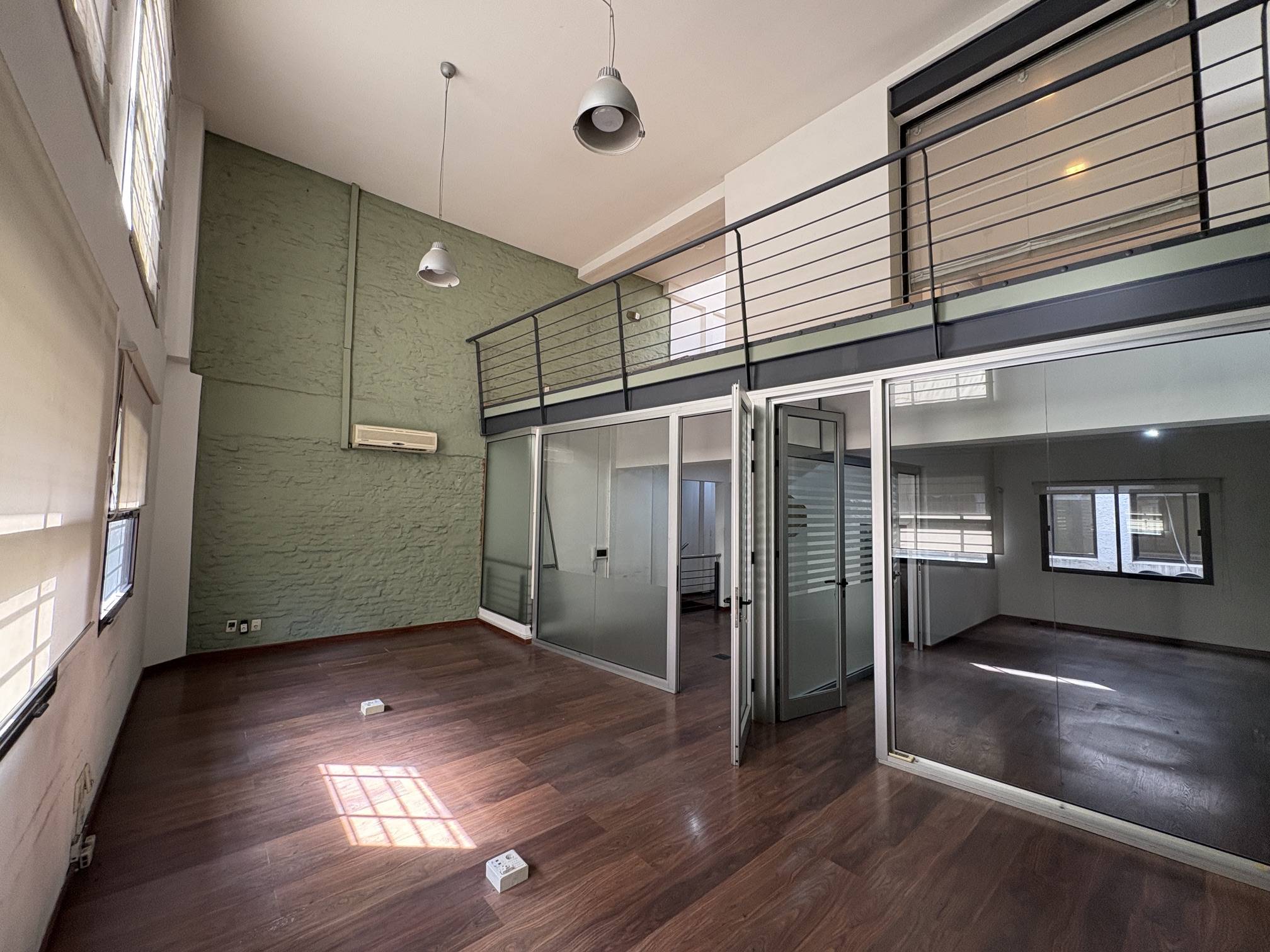 Alquiler  Oficina 334 m2, dos plantas en Ciudad Vieja