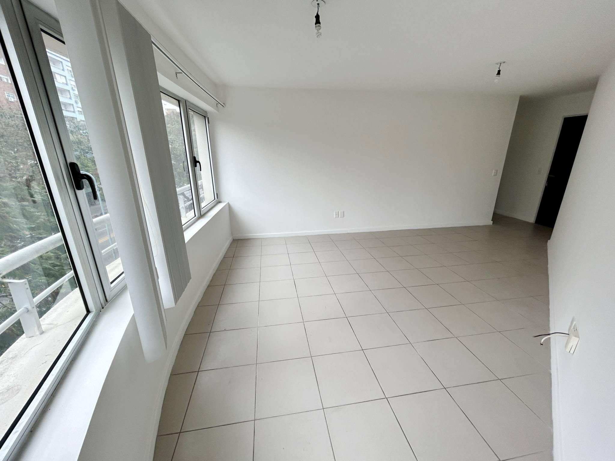 Alquiler Apartamento al frente con dos dormitorios en Aguada · Foto 2