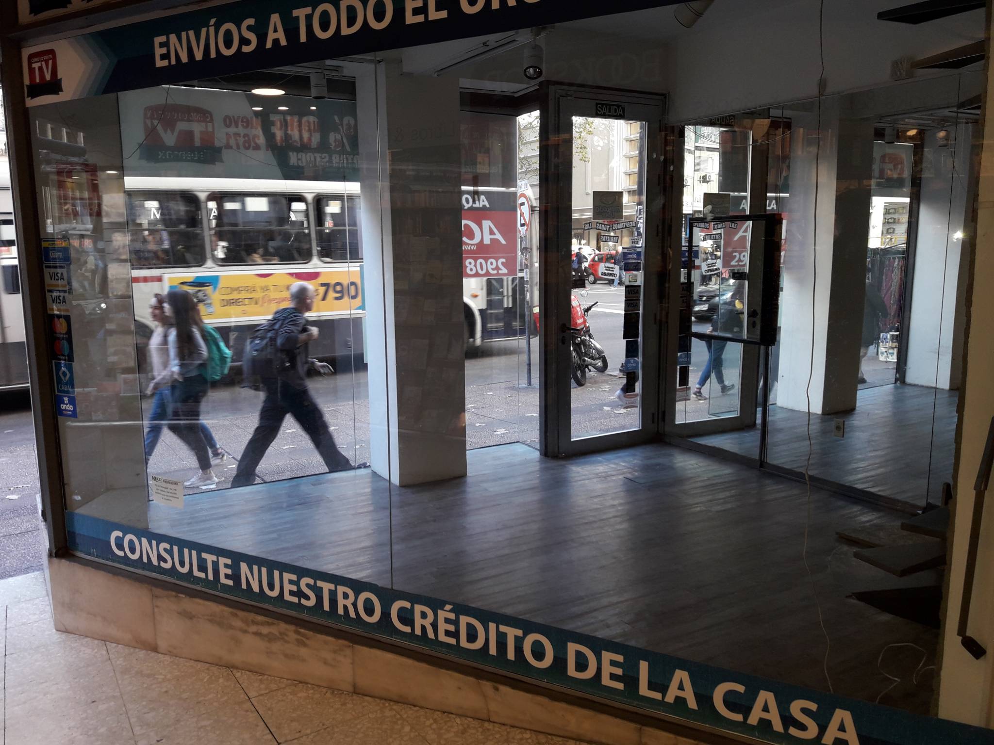 Alquiler de Local comercial en Av. 18 de Julio con 61 Mts2 en Centro