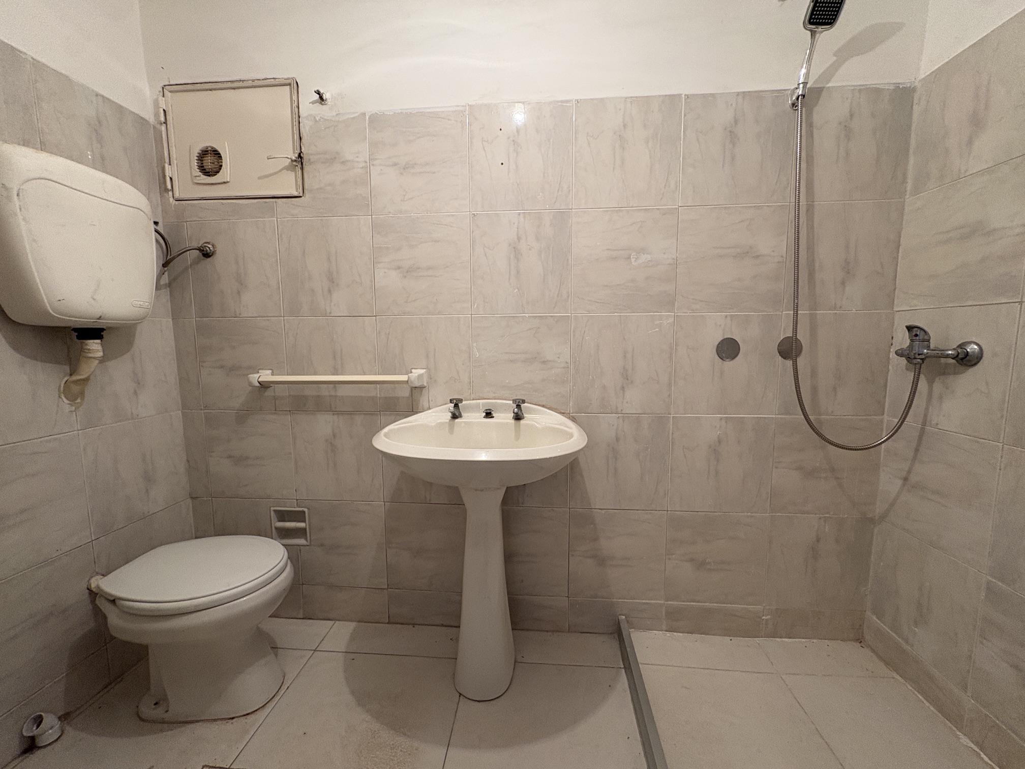 Alquiler - Apartamento al frente con dos dormitorios en el Centro · Foto 7