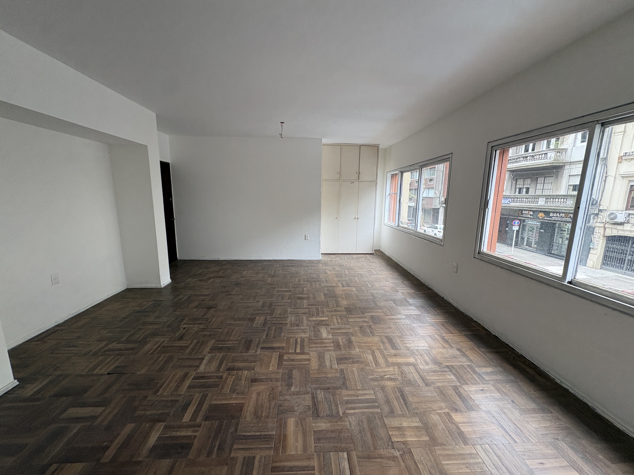 Alquiler - Apartamento al frente con dos dormitorios en el Centro · Foto 3