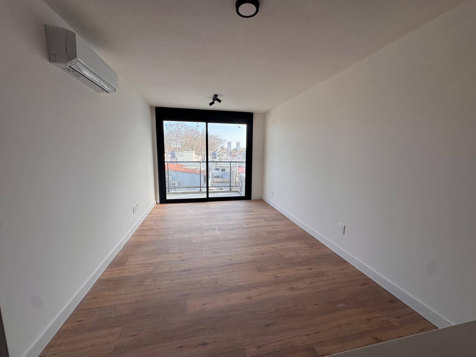 Alquiler de Apartamento a estrenar de 2 dormitorios con amplia terraza y garage en Millan y Br. Artigas