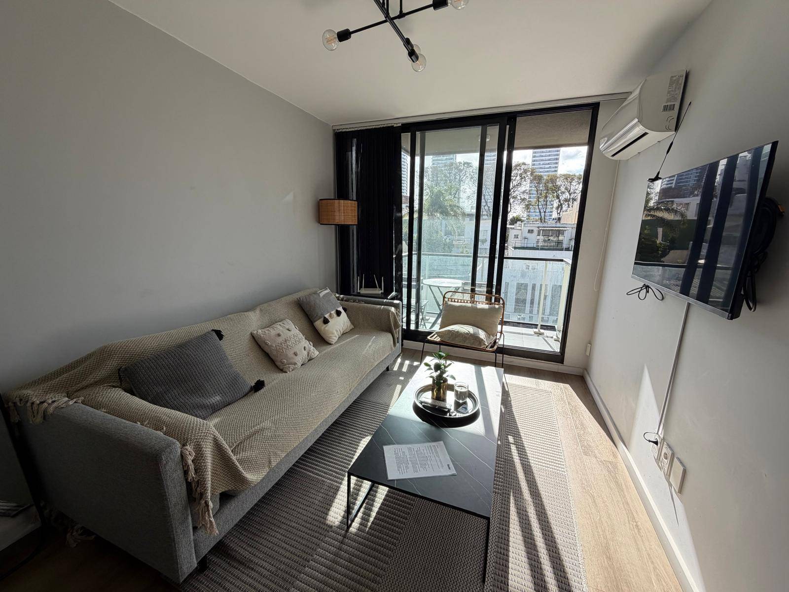 Alquiler de Apartamento en Rambla Republica de Chile con Muebles en Malvin
