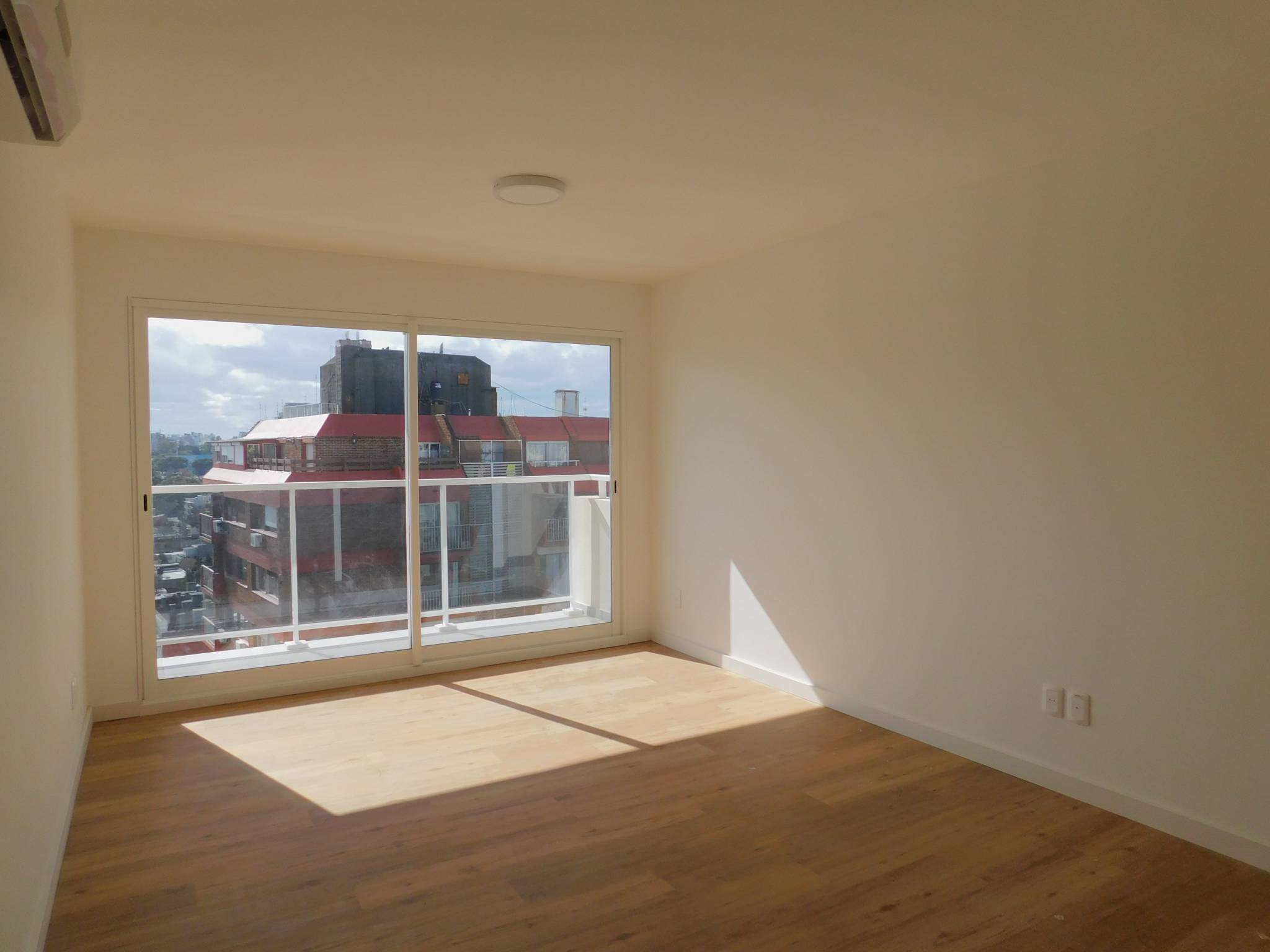 Cesion Alquiler Apartamento Tres Dormitorios con balcon en Pocitos
