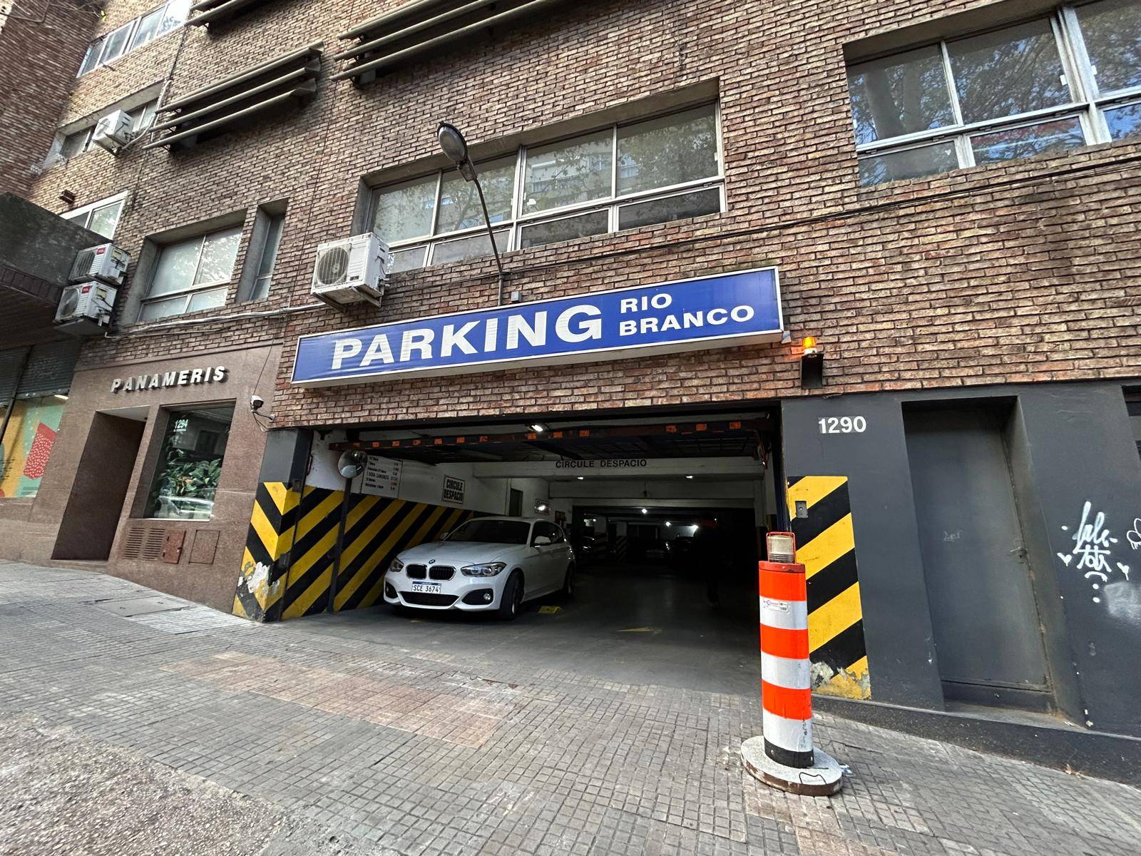 Alquiler de Garage en Wilson Ferreira Aldunate en Centro