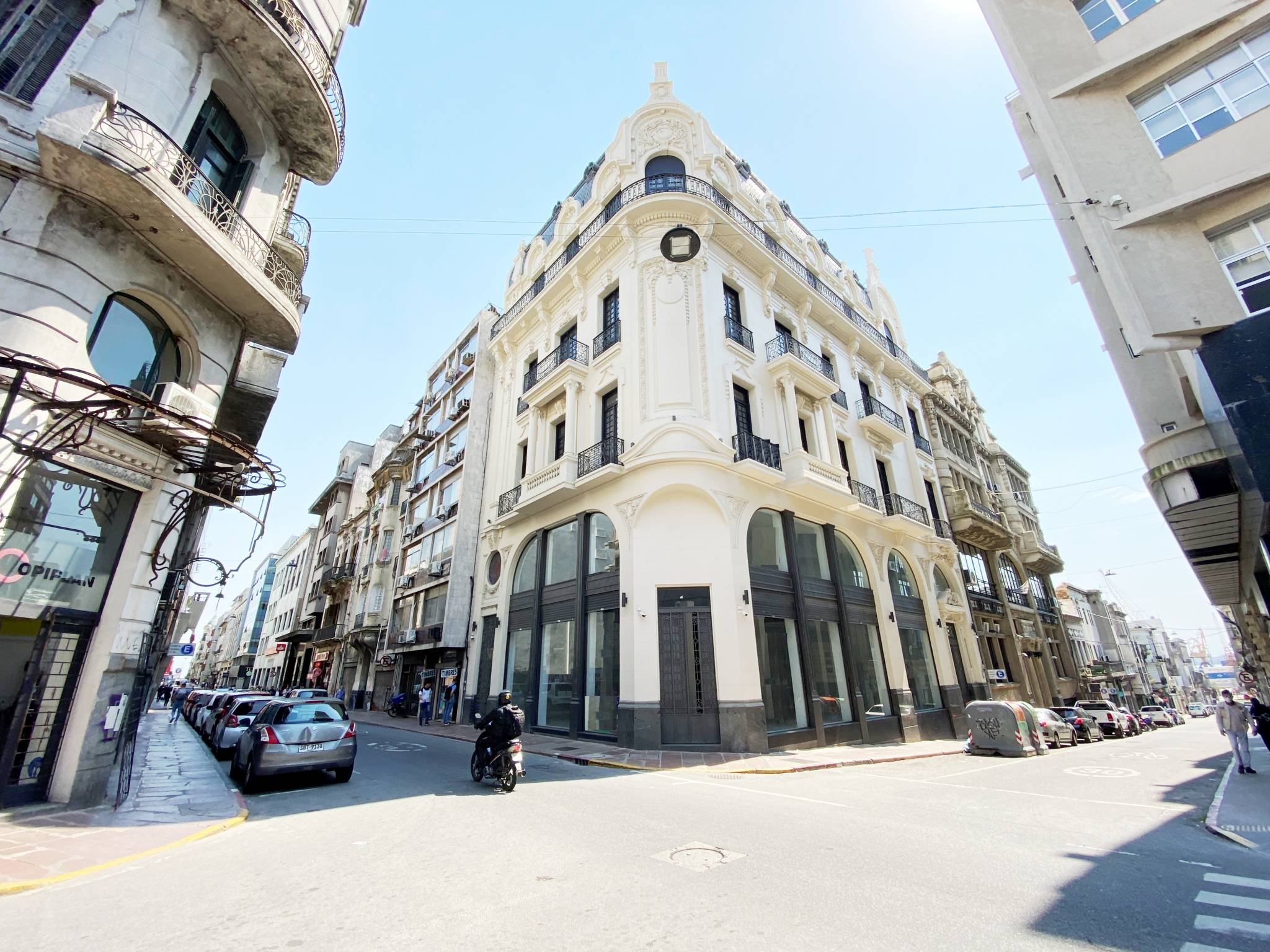 Alquiler  Oficinas/Local Comercial en Ciudad Vieja · Foto 2