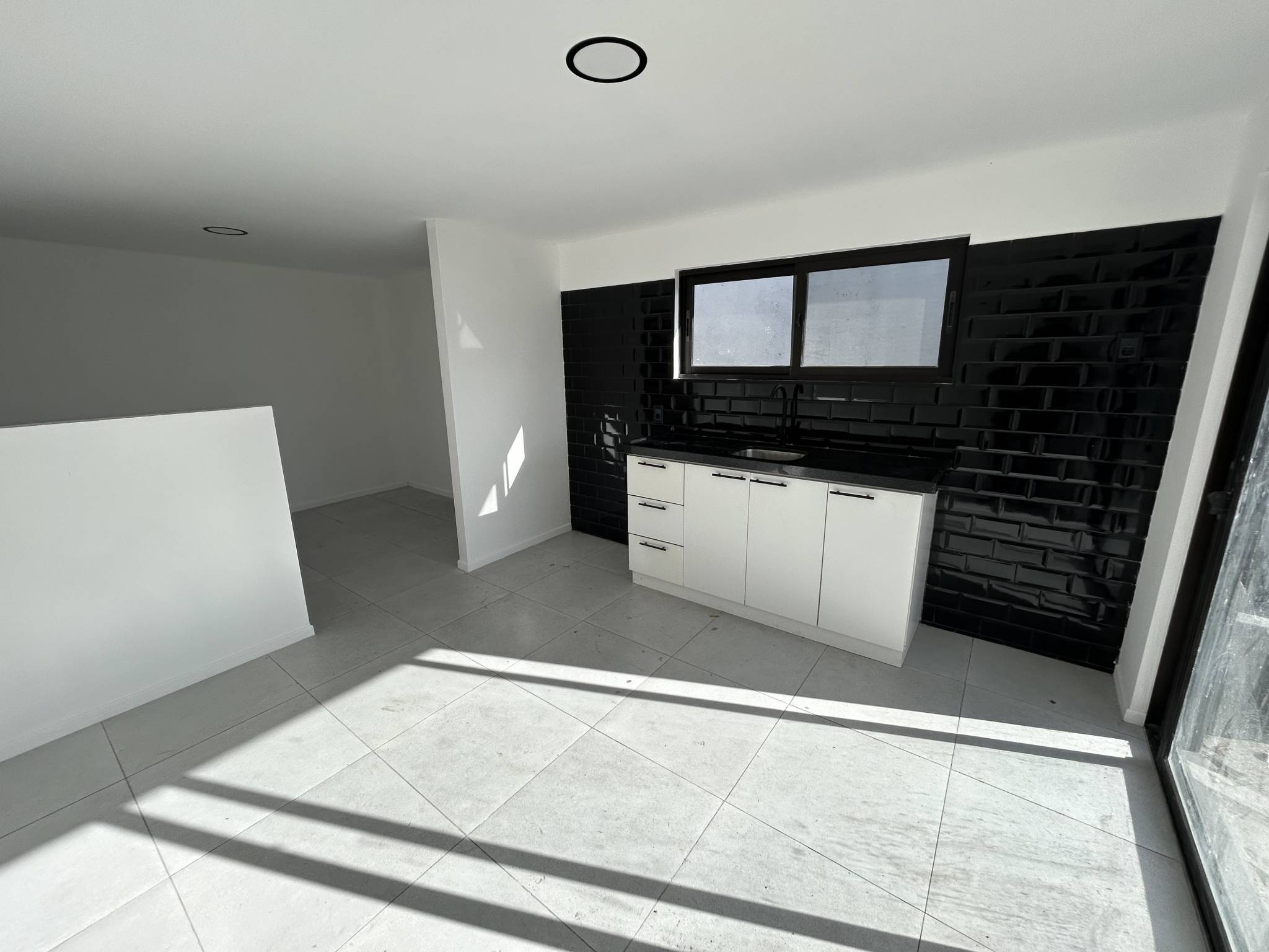 Alquiler de Apartamento en De los Constituyentes ( ex calle 34) con 1 dormitorios en Solymar · Foto 2