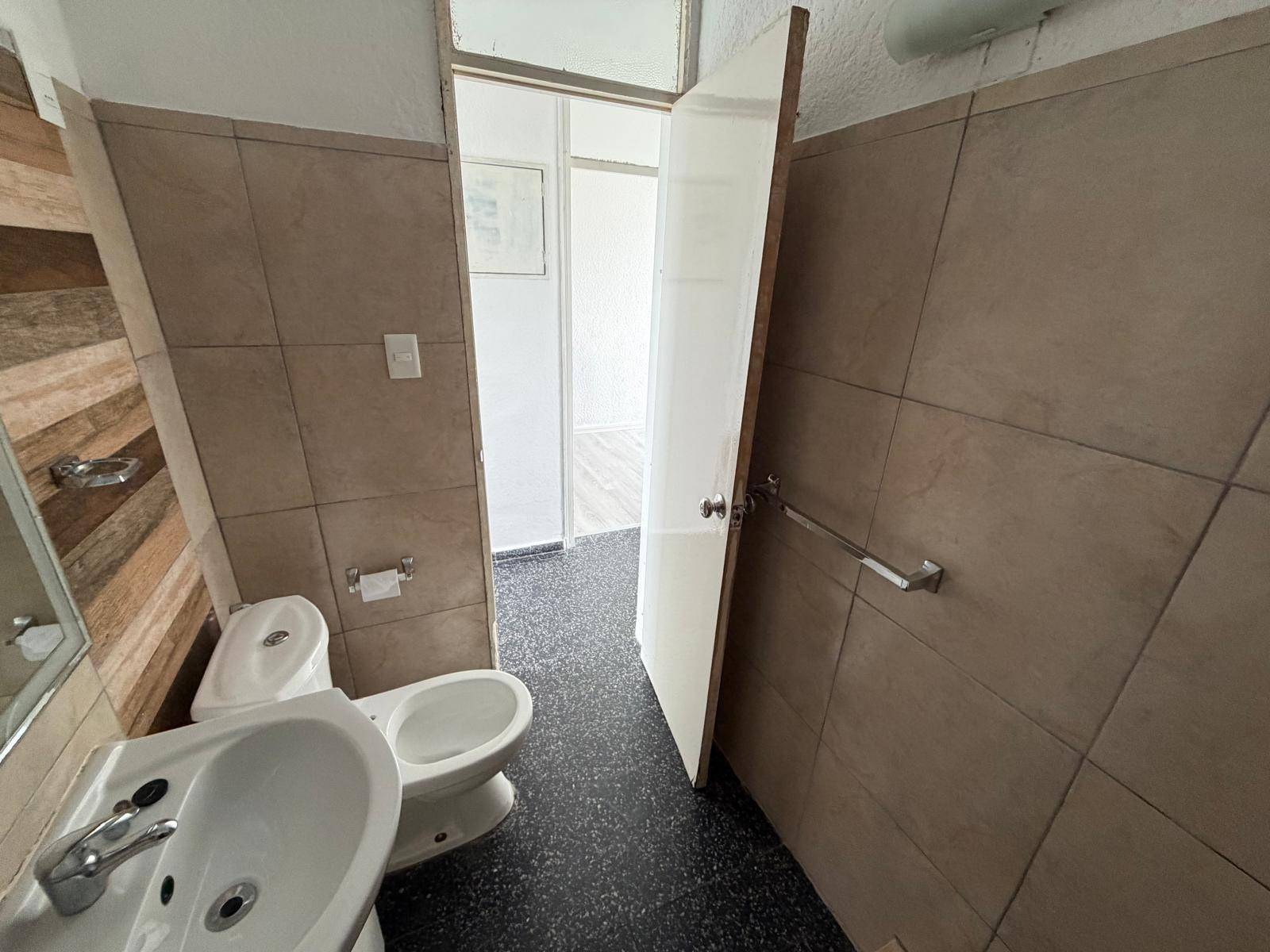 Alquiler de Apartamento en Camino Carrasco con 2 dormitorios en Malvin Alto · Foto 11