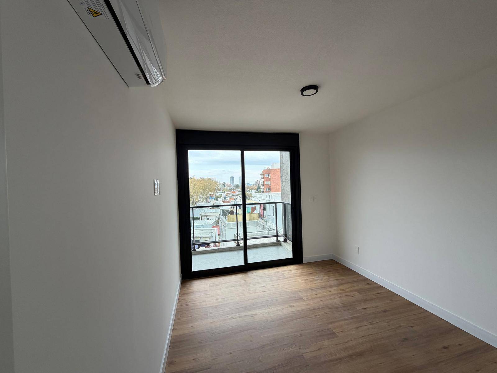 Alquiler de Apartamento en Avenida Millan y Br. Artigas con 1 dormitorio terraza y garage en Reducto · Foto 9