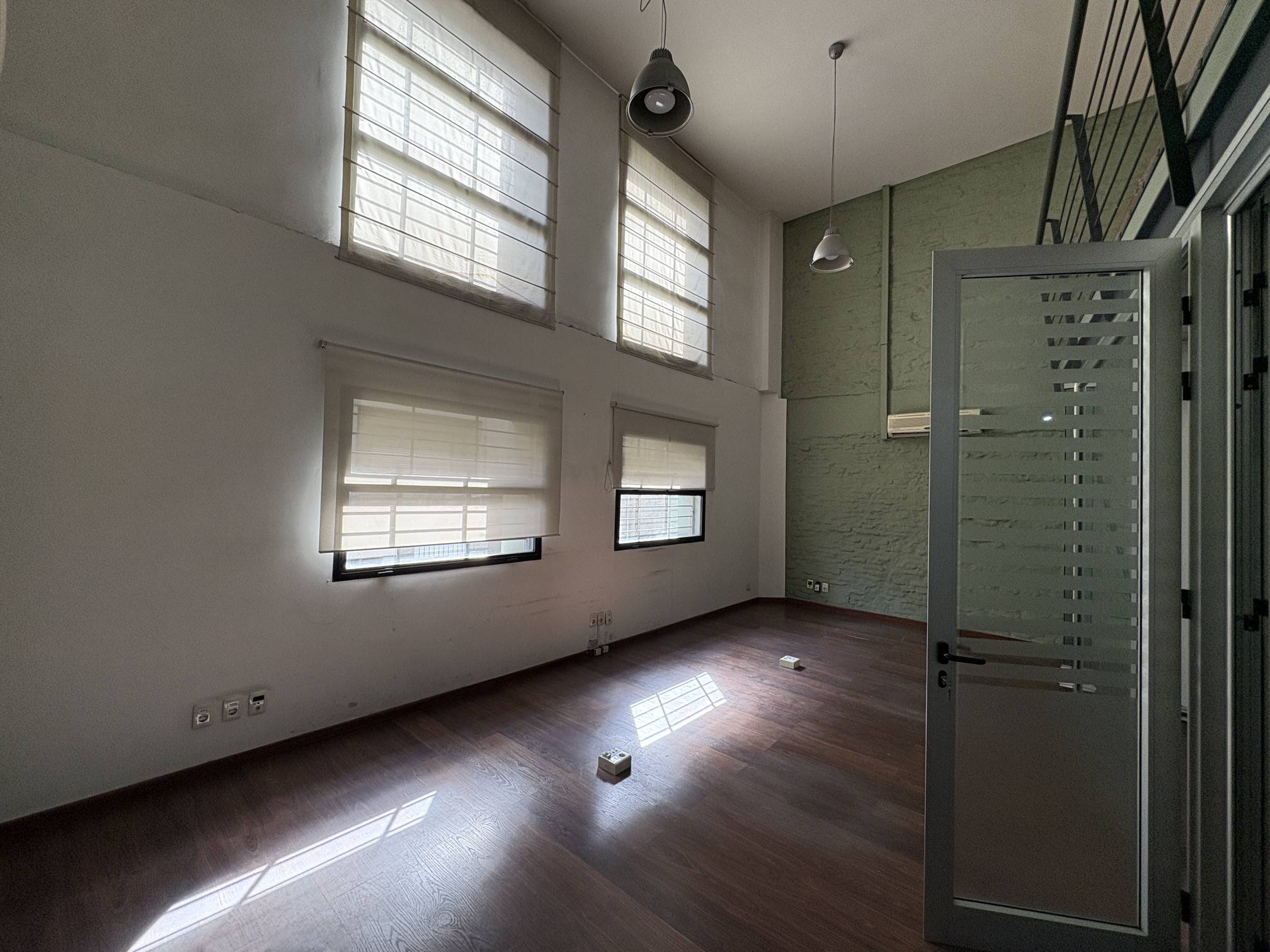 Alquiler de Local comercial en Cerrito e Ituzaingo, con 334 Mts2 en Ciudad vieja · Foto 2