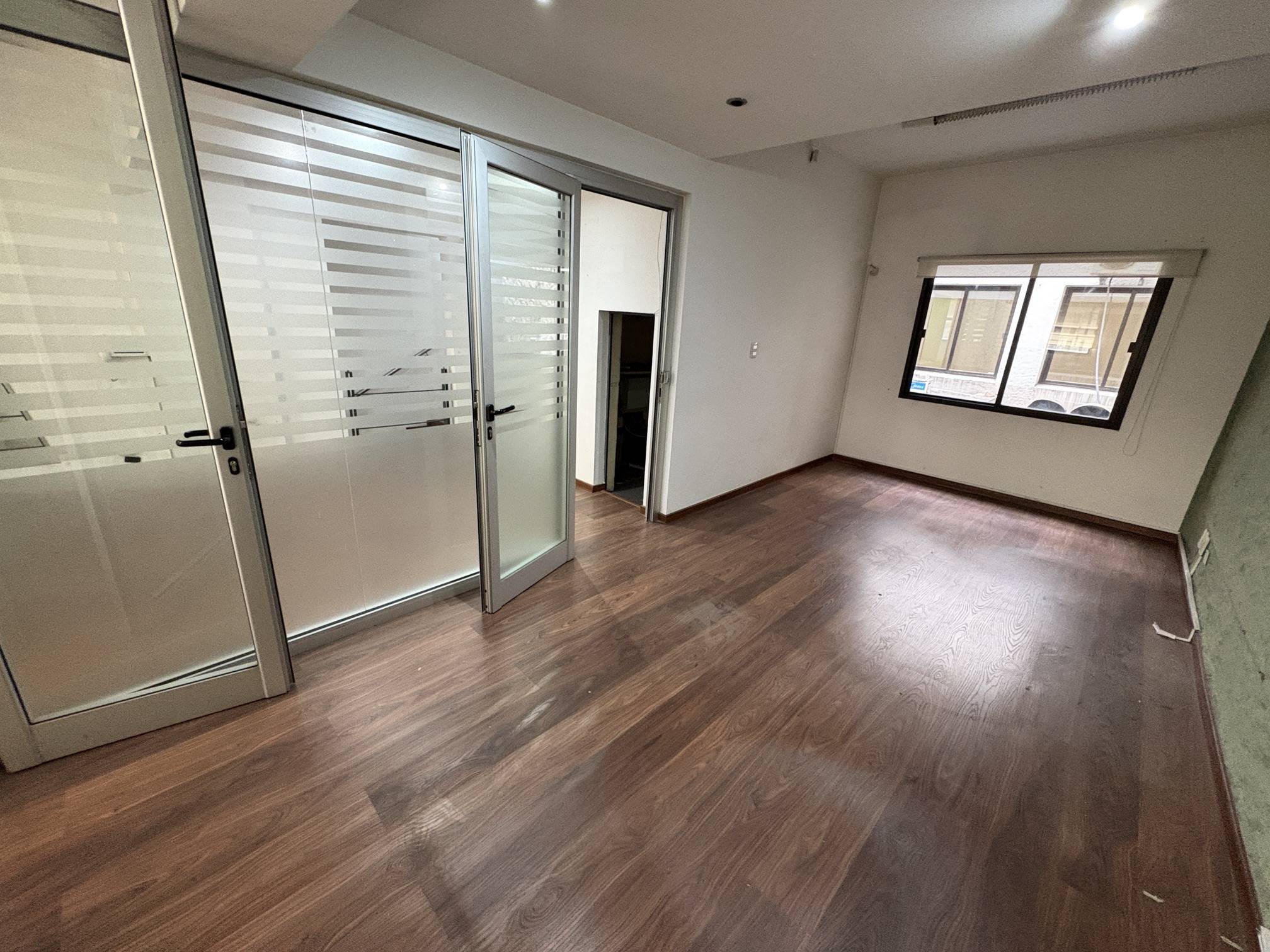 Alquiler de Local comercial en Cerrito e Ituzaingo, con 334 Mts2 en Ciudad vieja · Foto 3