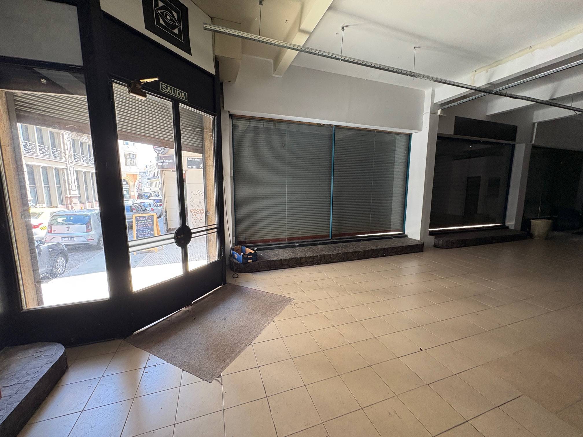 Cesion de Alquiler de Local comercial en Bartolome Mitre con 131 Mts2 en Ciudad vieja · Foto 4