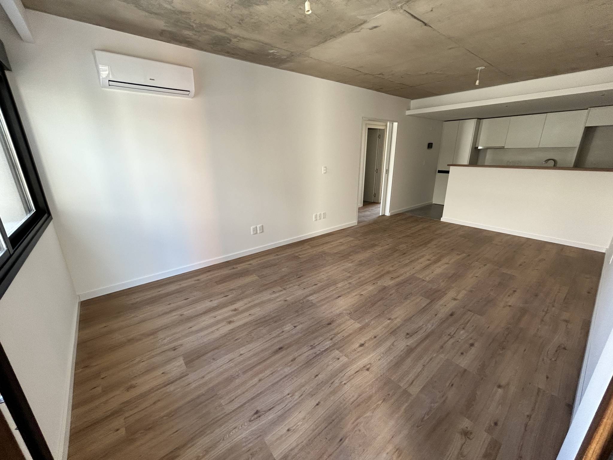 Alquiler de Apartamento en Av.Gral Rivera con 2 dormitorios en Pocitos