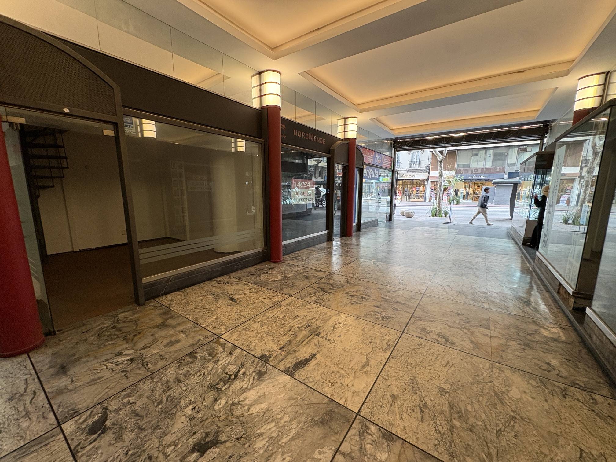 Alquiler de Local comercial en Av. 18 de Julio con 20 Mts2 en Centro · Foto 2