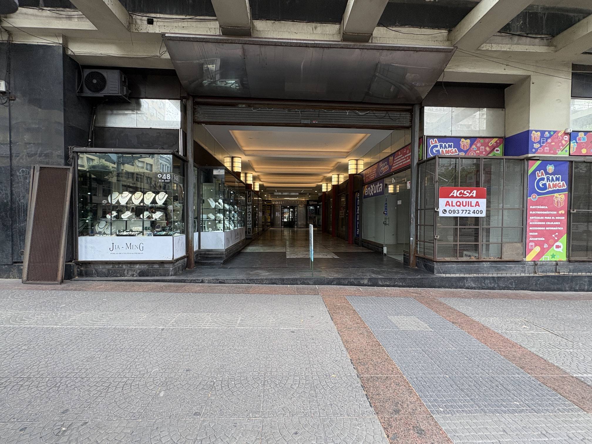 Alquiler de Local comercial en Av. 18 de Julio con 20 Mts2 en Centro · Foto 6