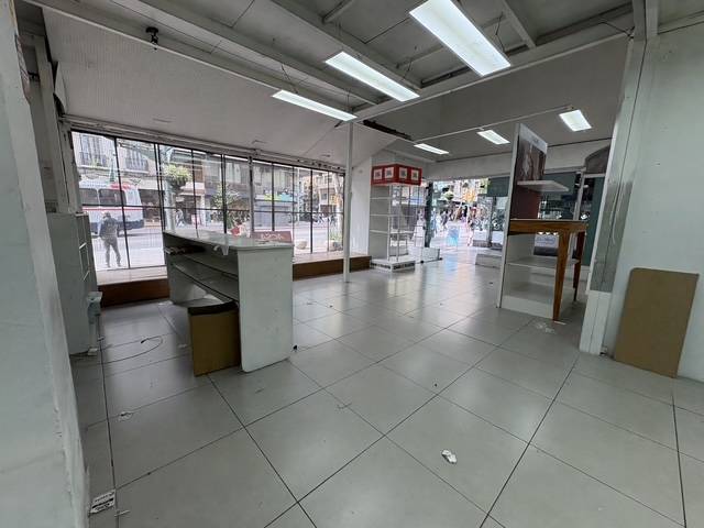 Alquiler - Local Comercial sobre 18 de Julio con 120 m2, Centro · Foto 7
