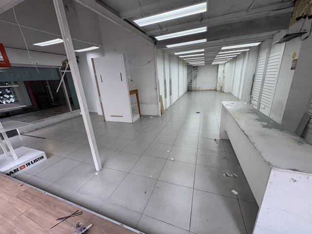 Alquiler - Local Comercial sobre 18 de Julio con 120 m2, Centro · Foto 5