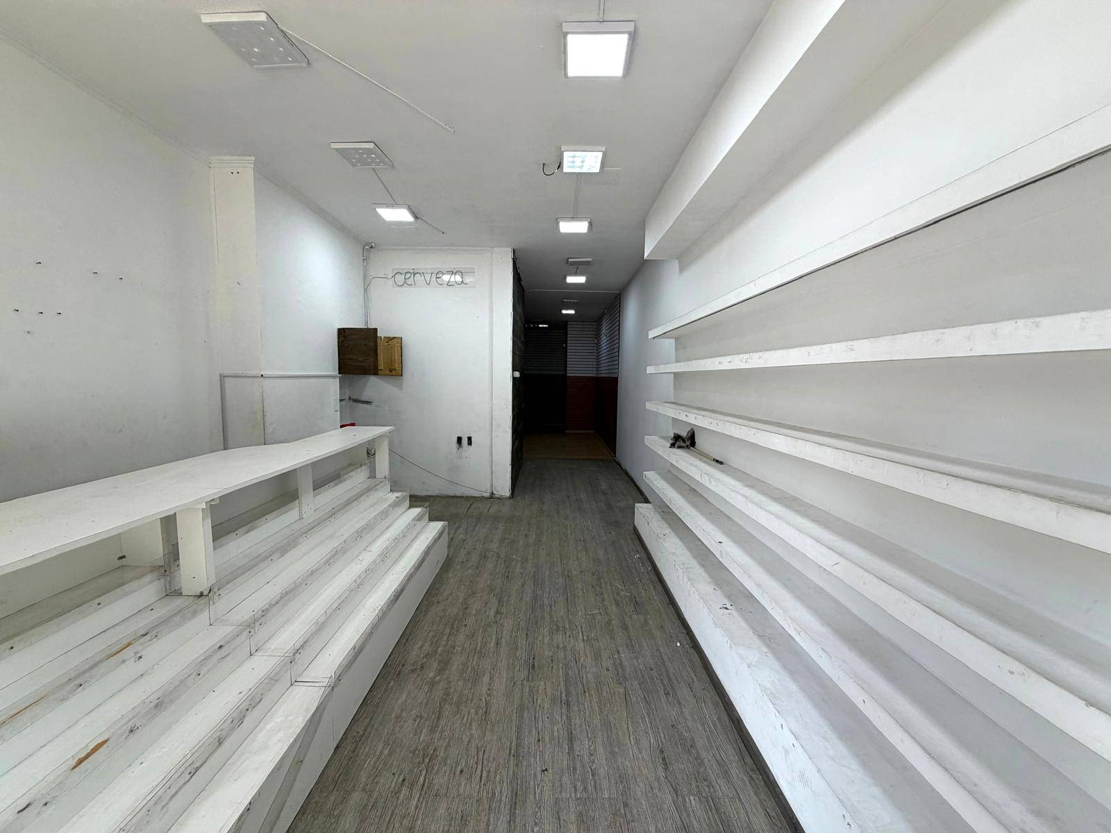 Alquiler de Local comercial en Avenida 18 de Julio con 140 Mts2 en Centro · Foto 3