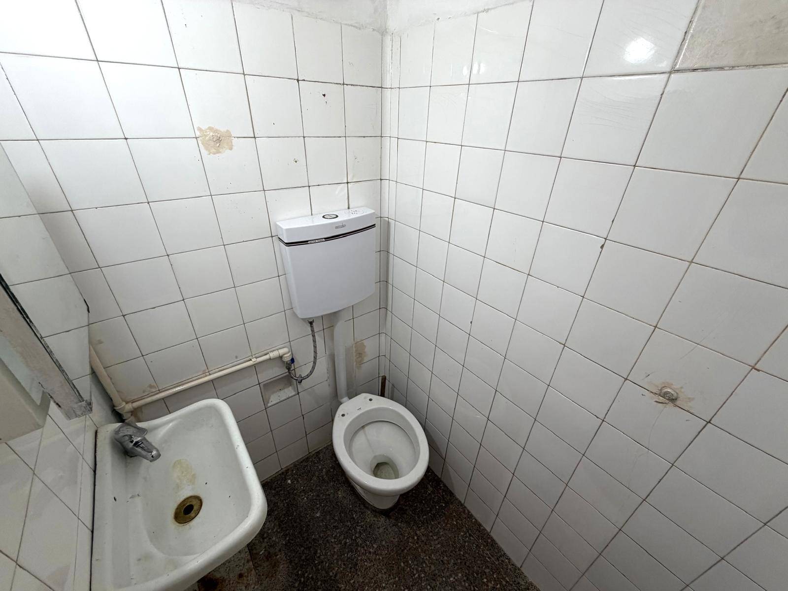 Alquiler de Local comercial en Avenida Jose Gervasio Artigas con 48 Mts2 en Ciudad de la paz · Foto 8