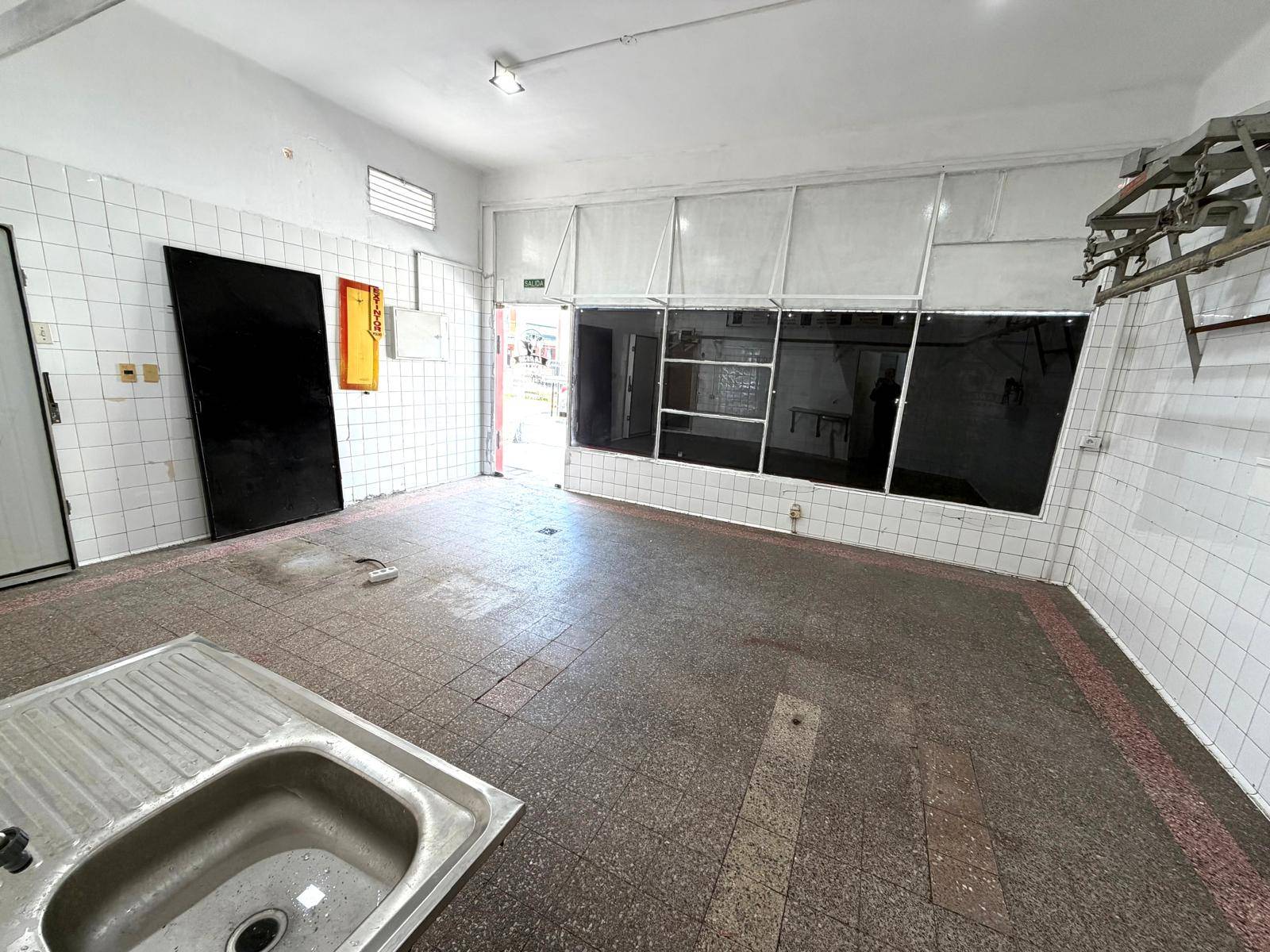 Alquiler de Local comercial en Avenida Jose Gervasio Artigas con 48 Mts2 en Ciudad de la paz · Foto 4