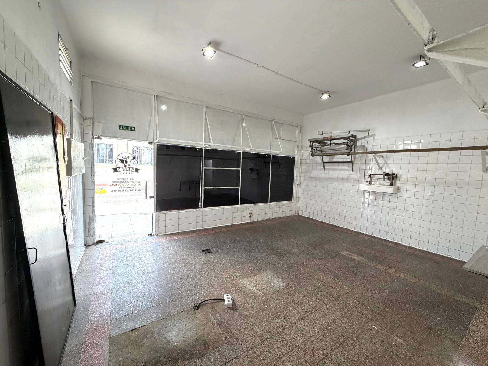 Alquiler de Local comercial en Avenida Jose Gervasio Artigas con 48 Mts2 en Ciudad de la paz · Foto 2