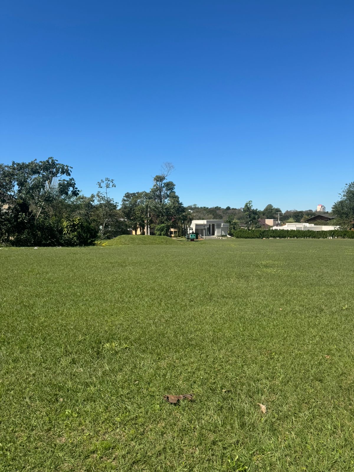 SE VENDE HERMOSO TERRENO EN EL PARANA COUNTRY CLUB — foto 2