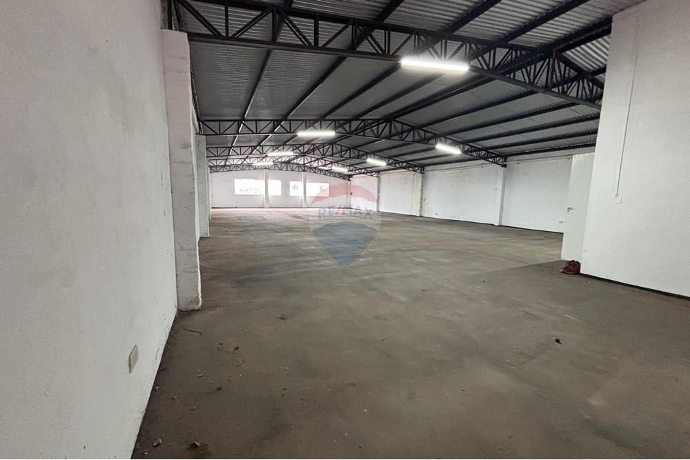 Local Comercial - Alquiler - Fernando De La Mora, Paraguay — foto 2