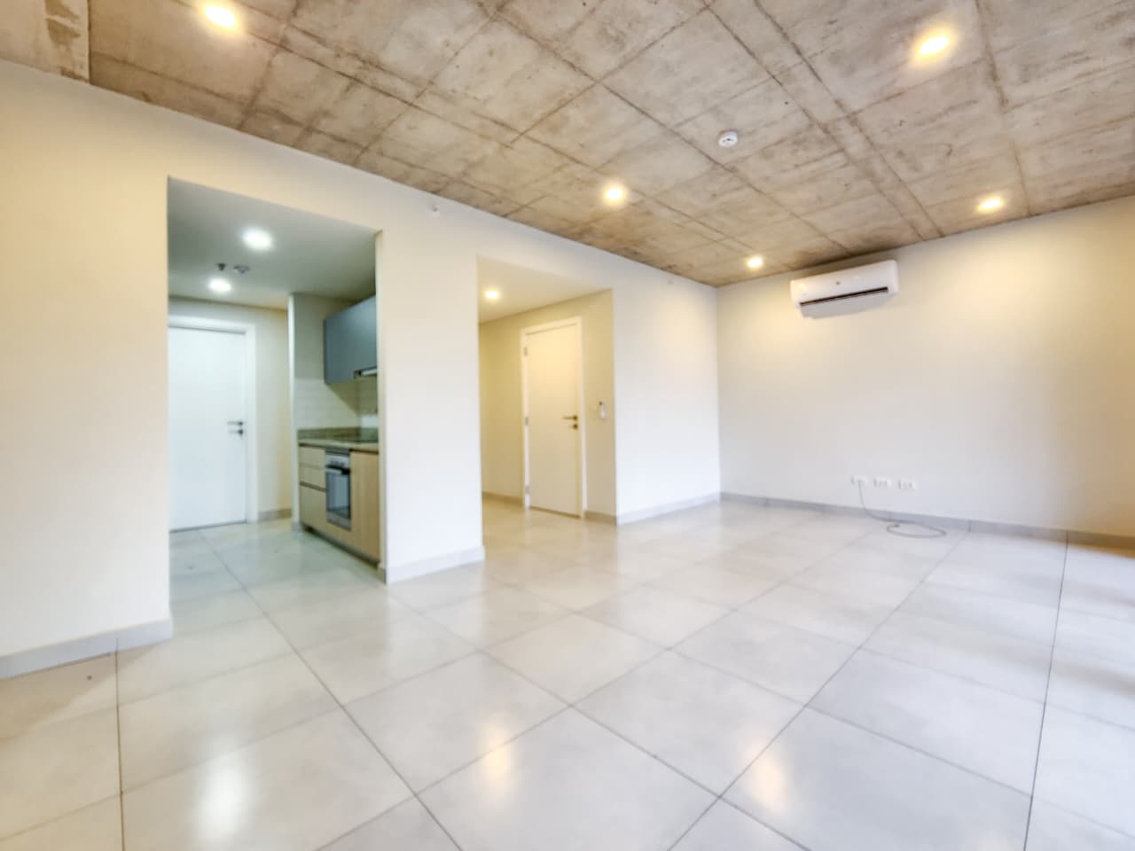 En Venta - Departamenteo De 2 Dormitorios C/ Cochera En Barrio Jara — foto 2