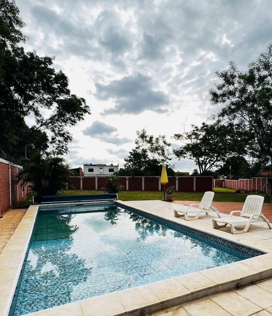 VENDO HERMOSA Y AMPLIA CASA QUINTA EN LUQUE — foto 2