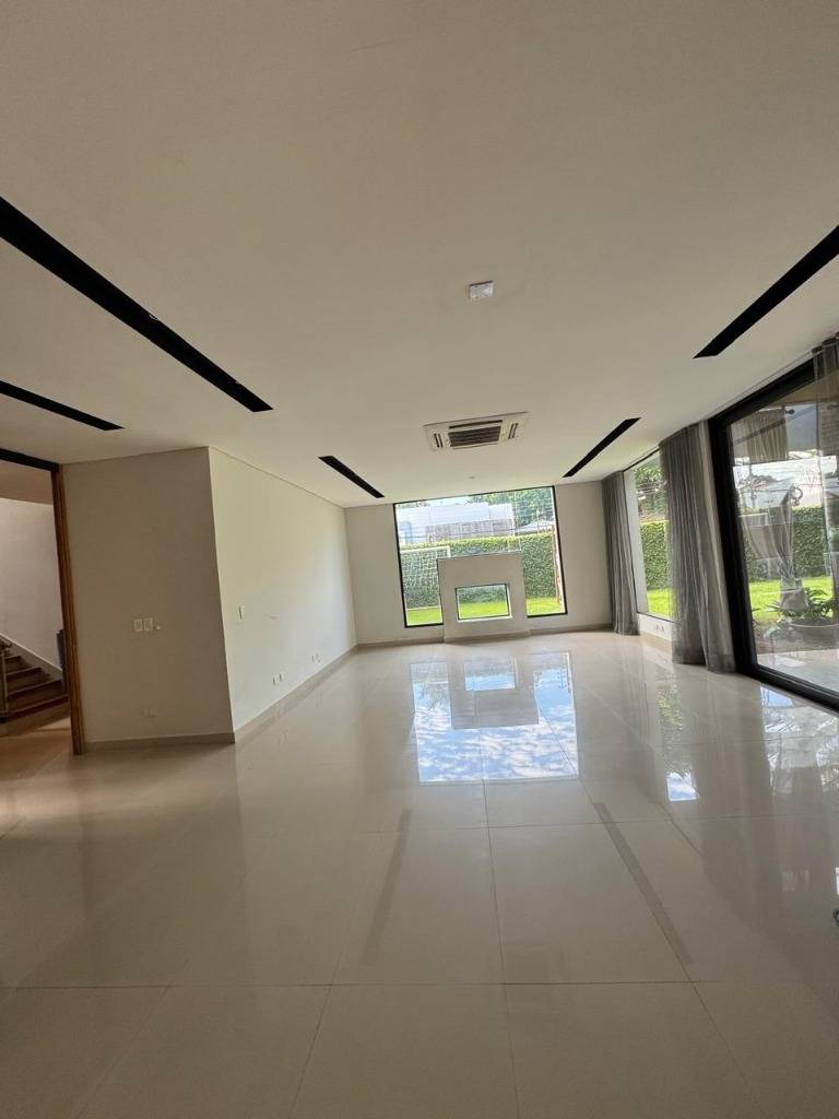 Casa en alquiler en Mburucuyá, Asunción — foto 2