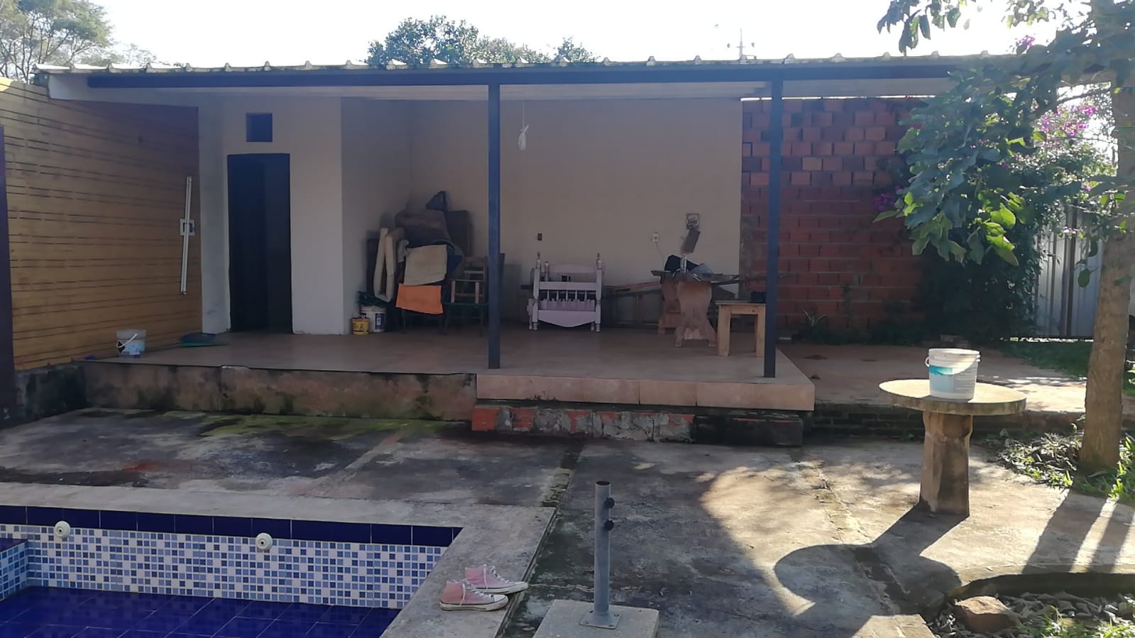 Vendo una casa totalmente amurallada a dos cuadras de la Ruta Mcal. Estigarribia — foto 3