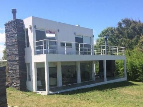 Oportunidad De Inversion, Casa Nueva Con Vista Al Mar
