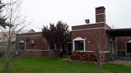 Barrio Parque - Gran Chalet - Las Piedras- 1000 Mts2.