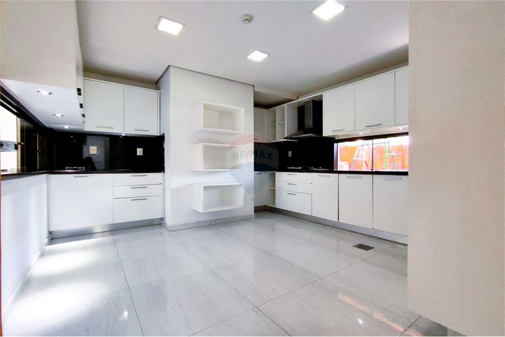 ALQUILO TRIPLEX EN LOS LAURELES — foto 3
