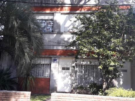 Casa Dos Plantas 3 Dormitorios 2 Baños Más Apto De 1 Dormitorio.