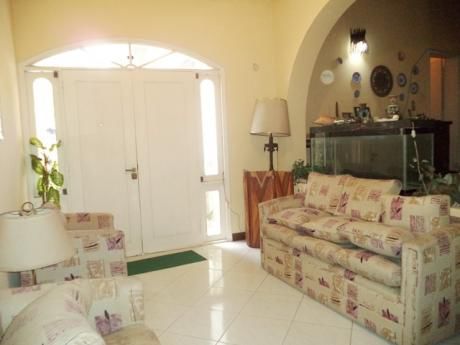 Tierra Inmobiliaria - Hermosa Casa Z/ Universidad Americana