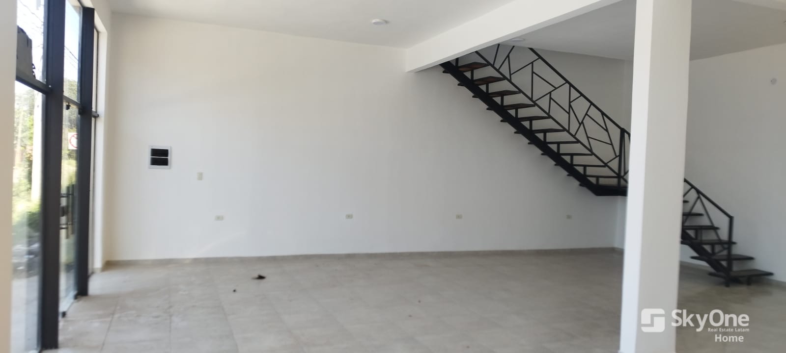 EN ALQUILER SALÓN COMERCIAL A METROS DE LA TRANSCHACO — foto 3