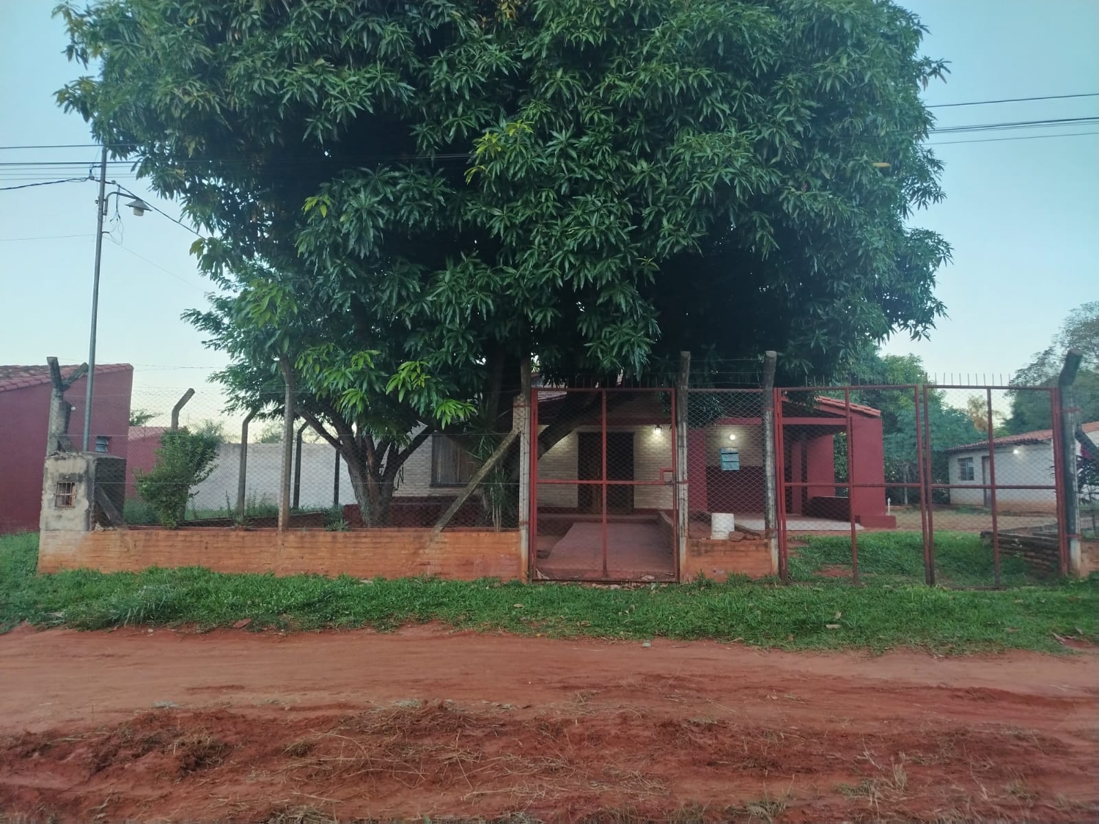 VENDO CASA EN 5 TERRENOS EN AREGUA CAACUPEMI — foto 2
