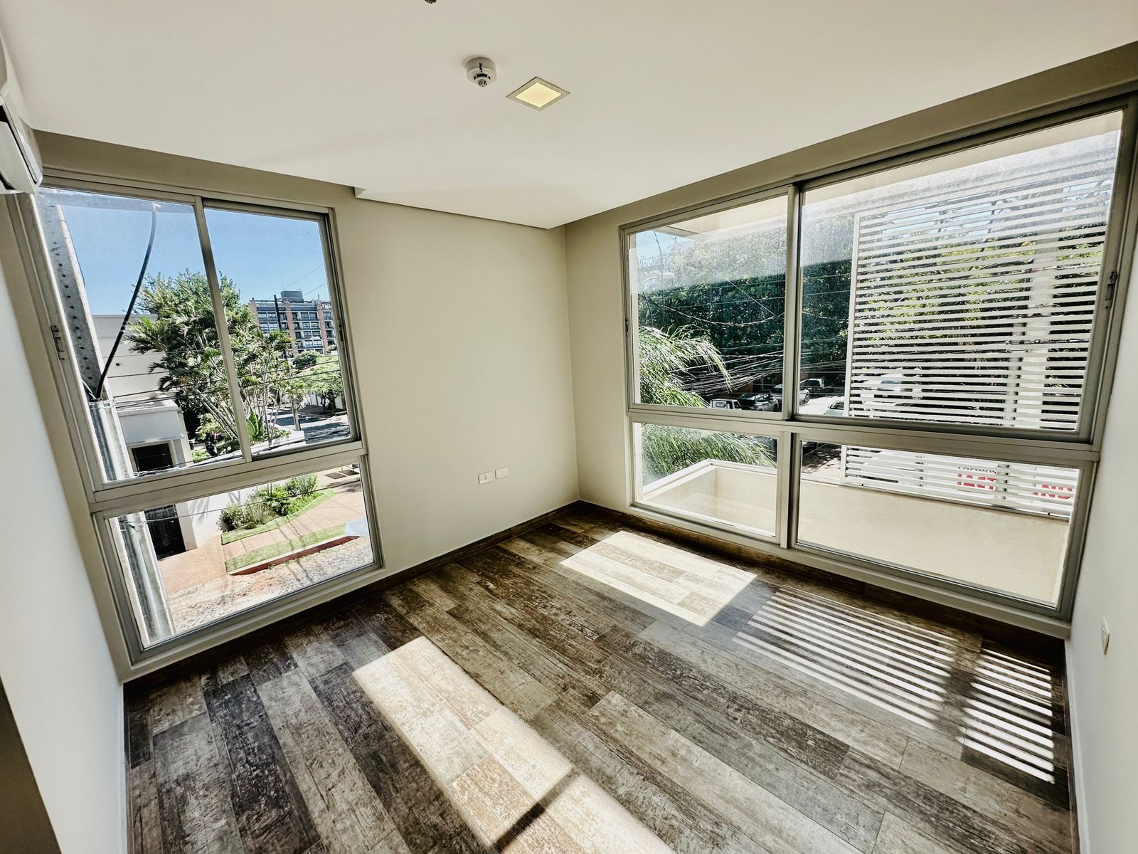 ALQUILO – Departamento de 3 Dormitorios en Suite  Edificio Oxo Bertoni — foto 2