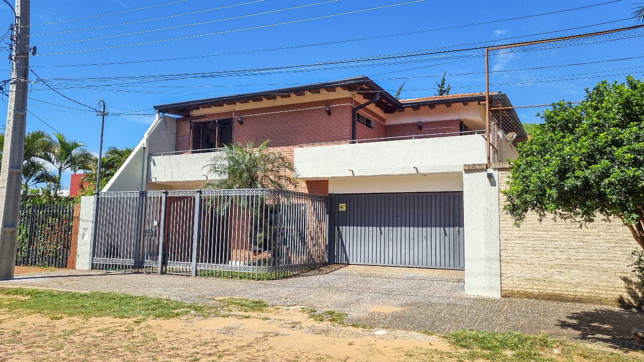 Vendo Casa De 4 Dormitorios Con Piscina En Barrio San Miguel San Lorenzo — foto 2