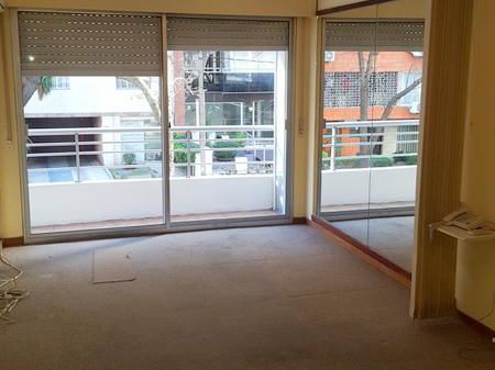Guayaqui, Monoambiente Al Frente Con Balcon Y Cocina Definida