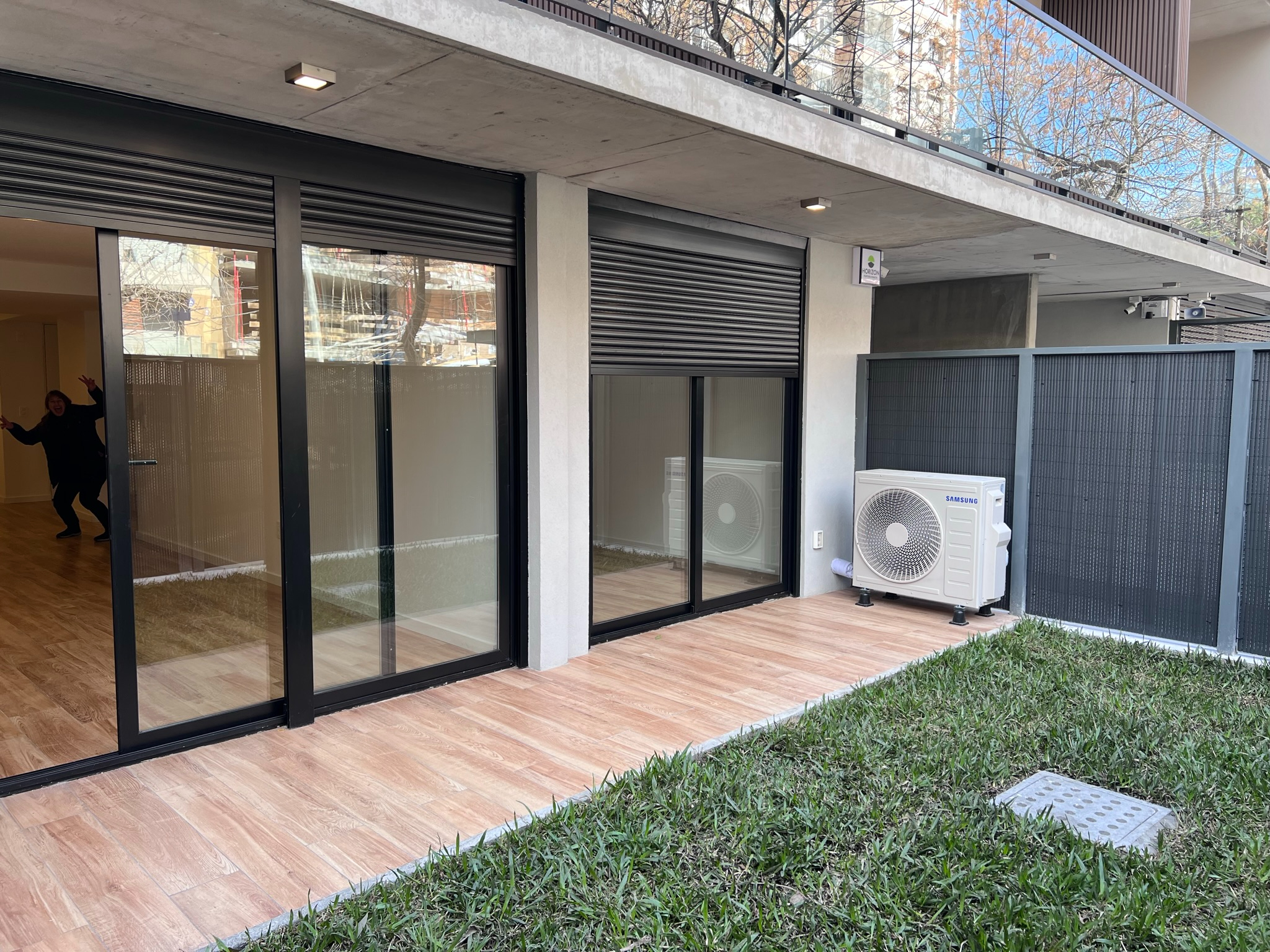 Hermoso Apto A Pasos De Shopping. 1 Dorm C/Vestidor, Jardín Y Garaje $39.000