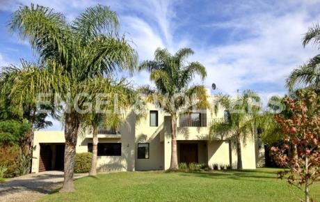 Casa Moderna En Lomas De La Tahona