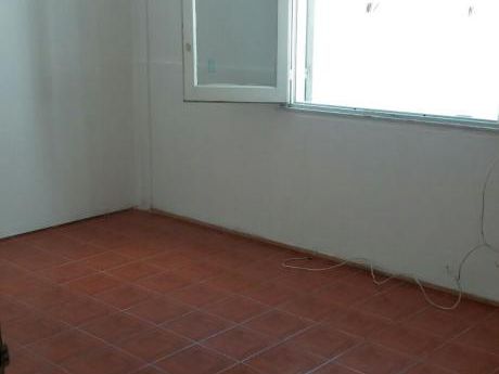 Apto Con 2 Patios En Planta Baja Luminoso.