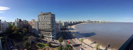 Plaza Gomensoro Y Mar Estilo Y Categoría 4 Dormitorios Y Escritorio.