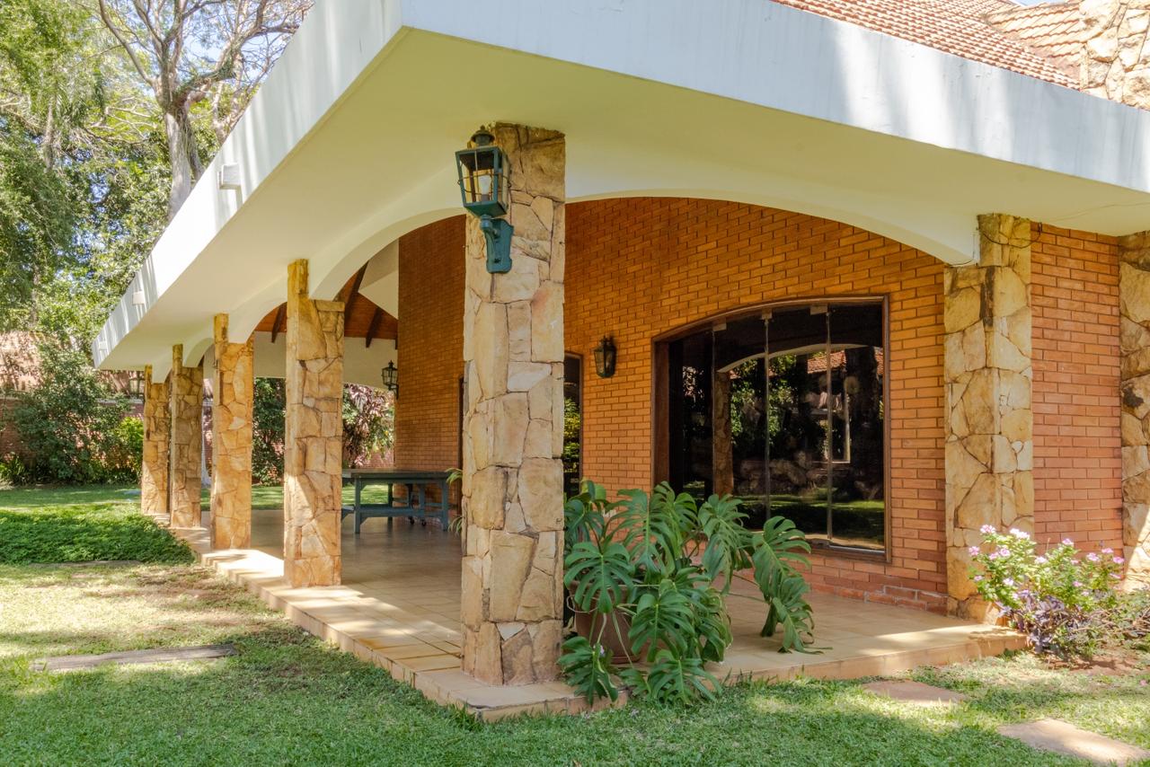 *VENDO HERMOSA RESIDENCIA EN ESQUINA – BARRIO MARISCAL ESTIGARRIBIA, ASUNCIÓN* — foto 2