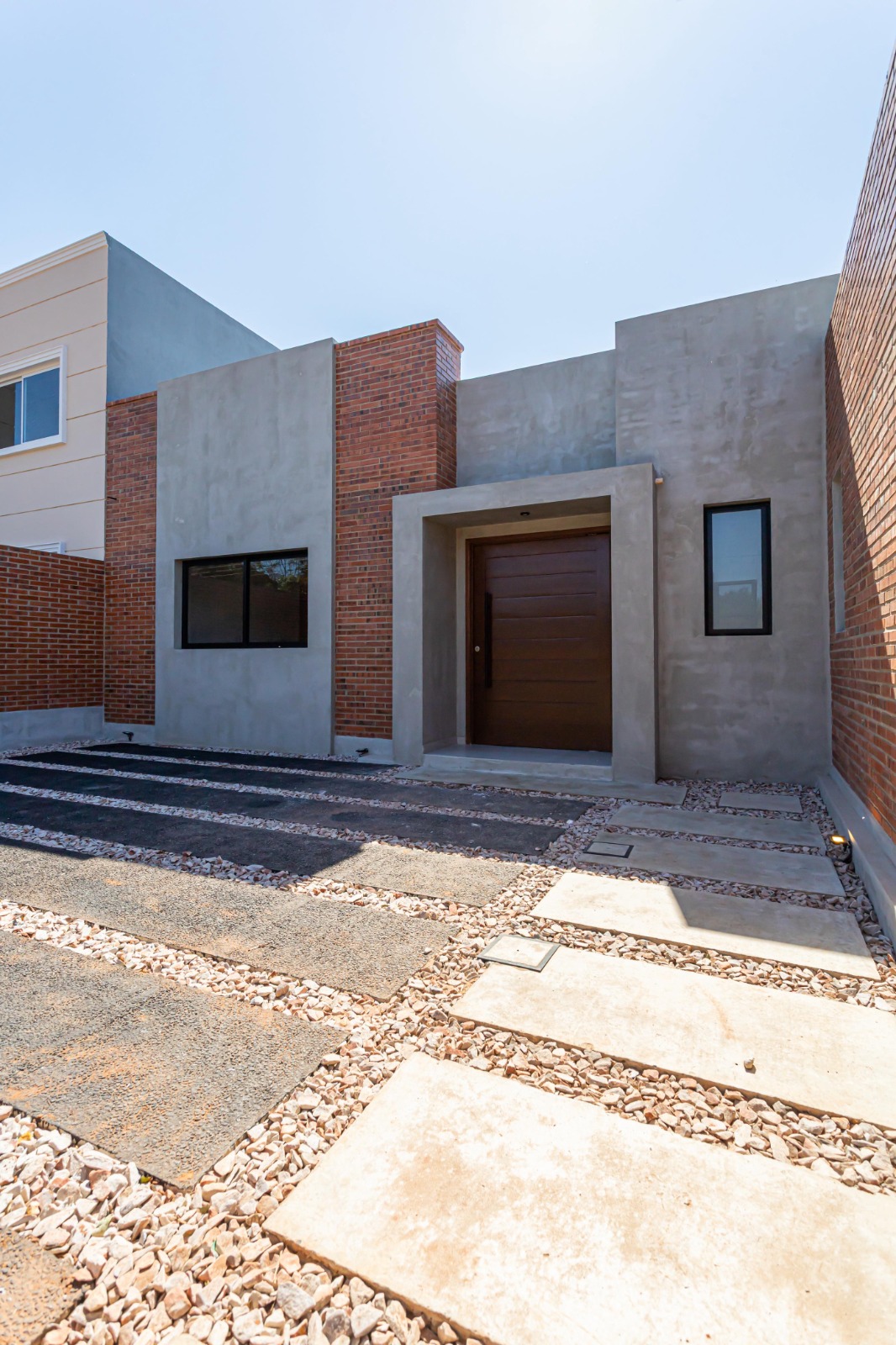 EN VENTA. HERMOSA RESIDENCIA — foto 2