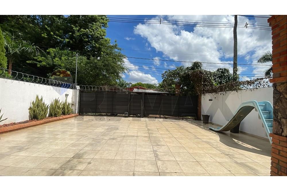 Casa - Alquiler - Luque, Central, Paraguay — foto 2