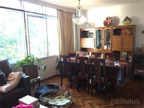 Apartamento De Tres Dormitorios